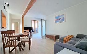 Lovely 2 - Bedroom Unit With Free Parking